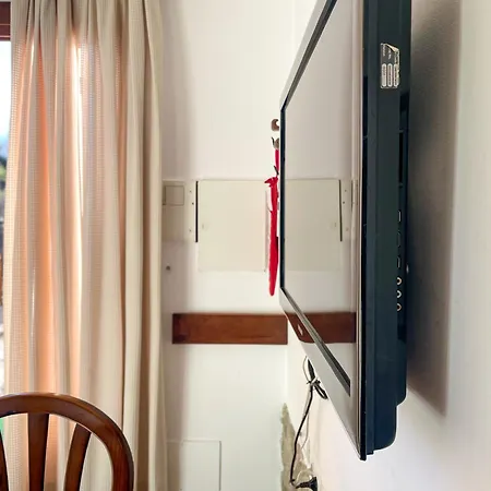 Bonita Casa. Gran Jardín. Con Wifi.