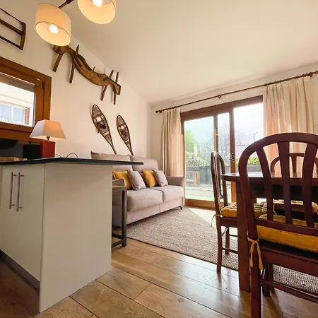 Semesterbostad Bonita Casa. Gran Jardin. Con Wifi. Bourg-Madame