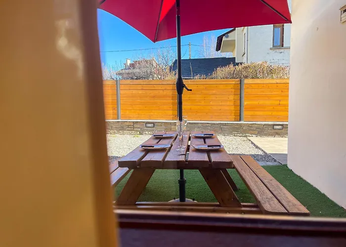 Bonita Casa. Gran Jardin. Con Wifi. Nyaraló *